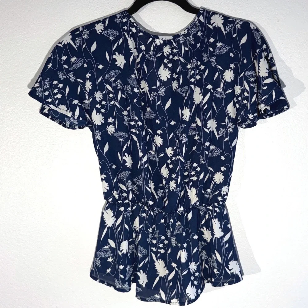 Sienna Sky Navy Blue White Floral Peplum V-Neck Flutter‎ Sleeve Top XS